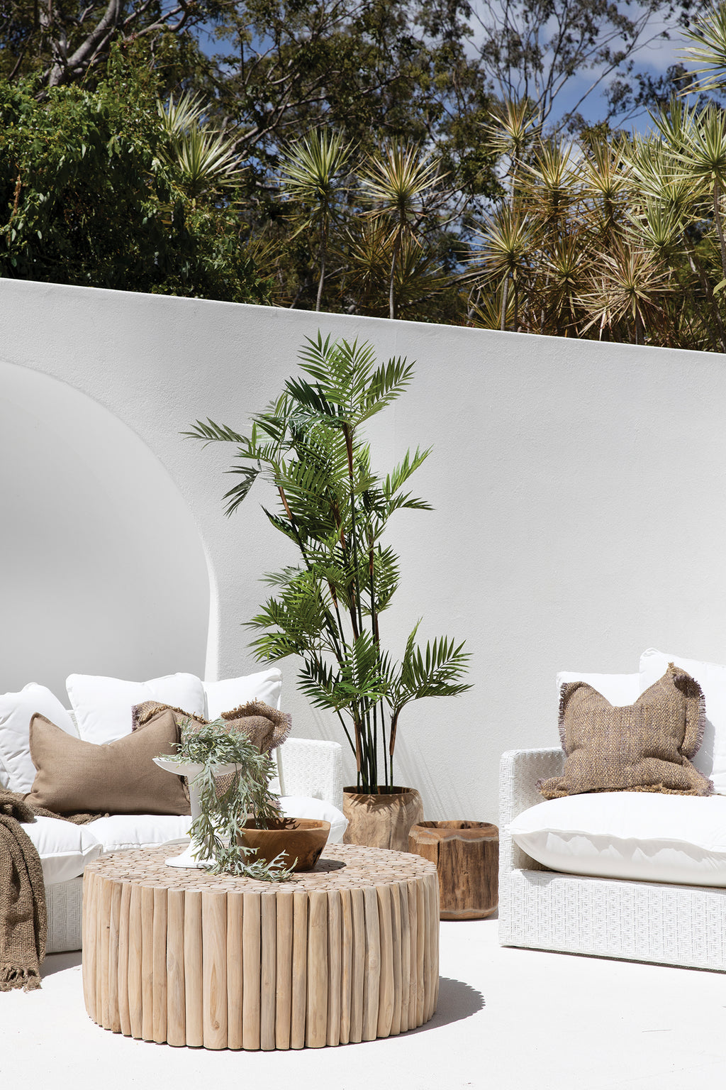 Takke Coffee Table | White